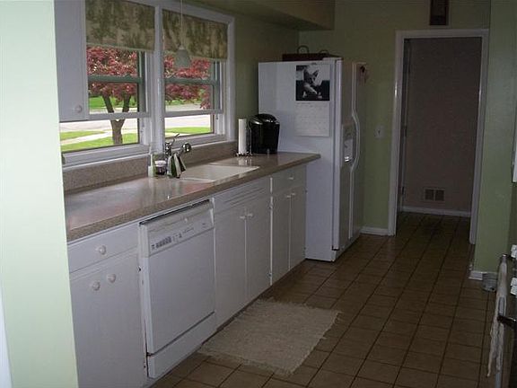 4th image of 805 E Cowley Ave
