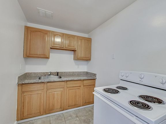 3rd image of 461 24th St APT 4