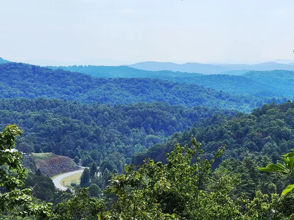 674 Warbler Rd, Murphy, NC 28906