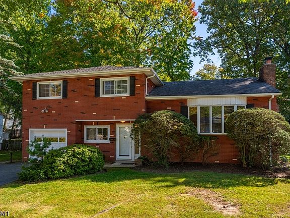 3rd image of 45 Crestmont Rd