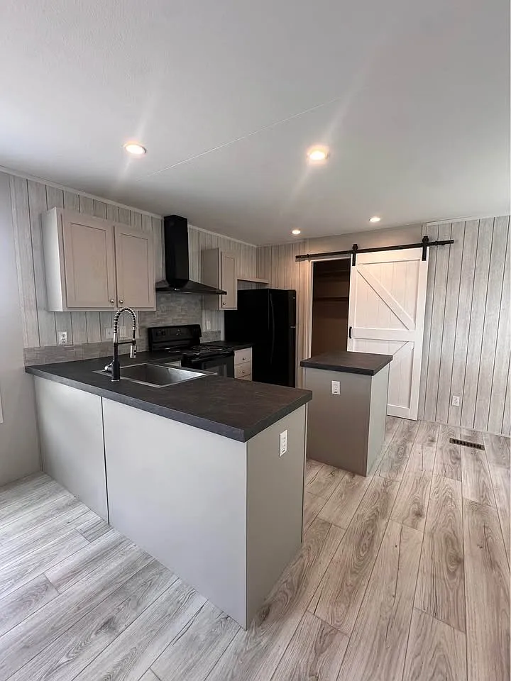 Building Photo - 3200 Highland Park Dr #69