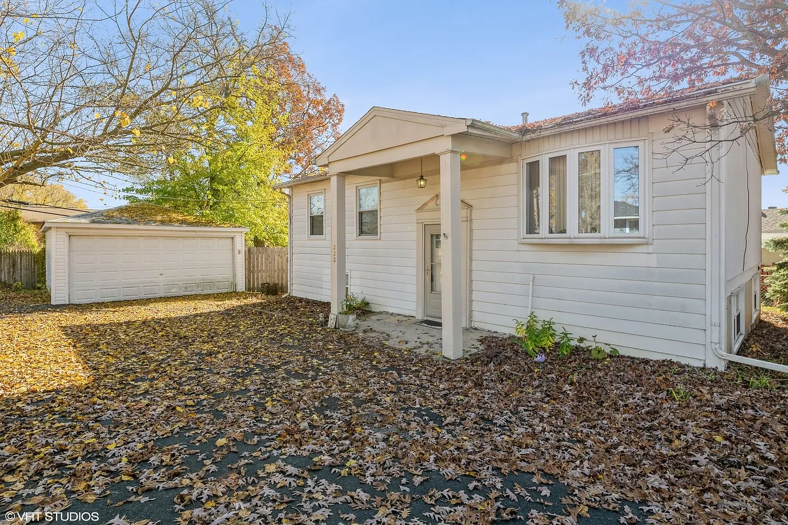 333 E Clarendon Dr photo 1
