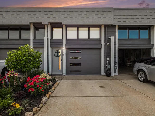 144 Dunkley Ave APT 4, South Haven, MI 49090