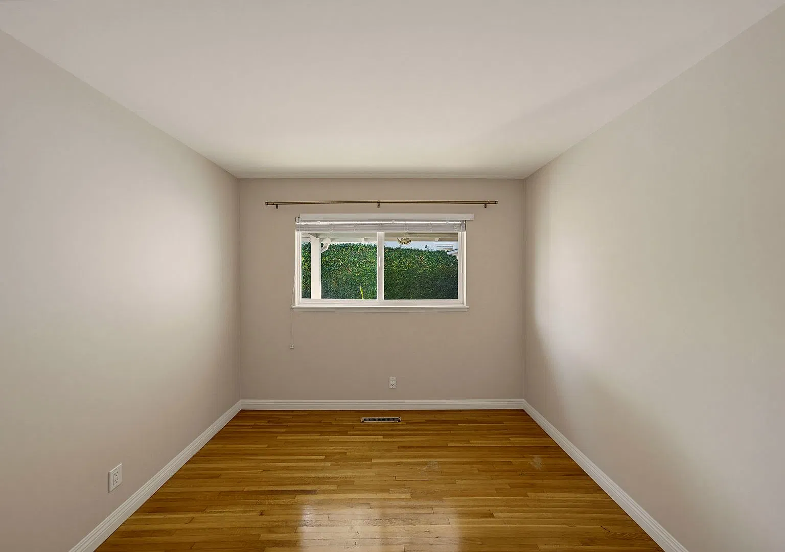 Highly Sought after Playa Del Rey — Photo 4