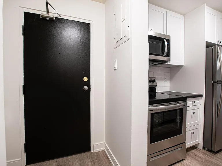 1549 Trossacks Ave — Photo 15