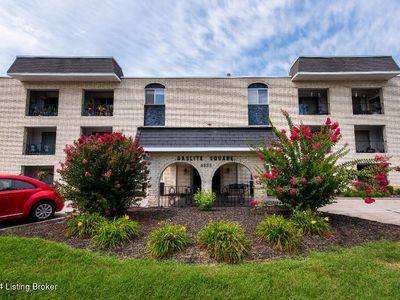 4825 Sherburn Ln #104B, Louisville, KY, 40207