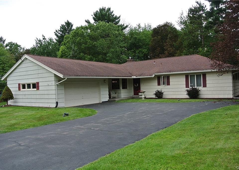 1st image of 4 Bradford Dr