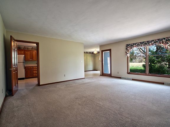 3rd image of 204 Bryan Ct