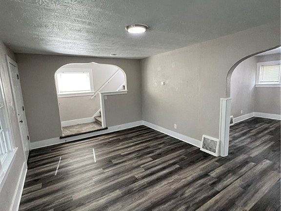 3rd image of 407 W 32nd St