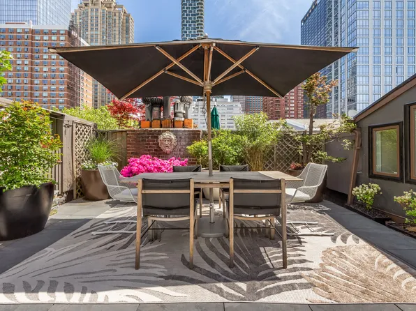 325 West 52nd Street PHD image 9 of 10