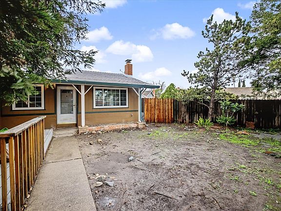 3rd image of 1213 Sprig Court