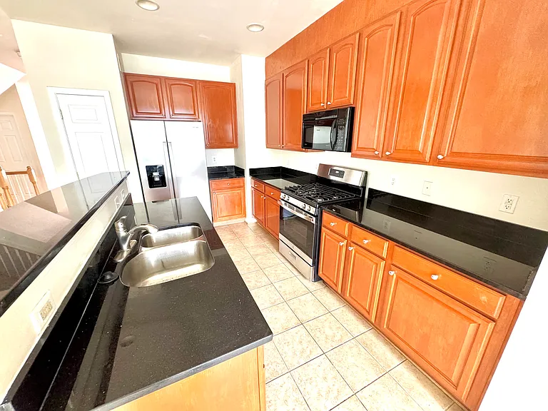 3381 Beechcliff Dr — Photo 11