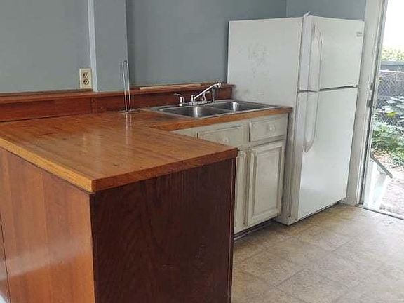 5th image of 903 London Ave APT C