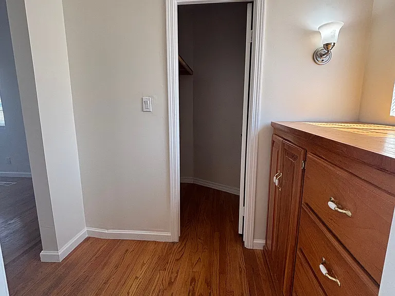 221 S Commonwealth Ave — Photo 17