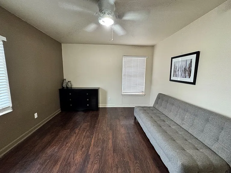507 W Estes Ave #1 — Photo 11