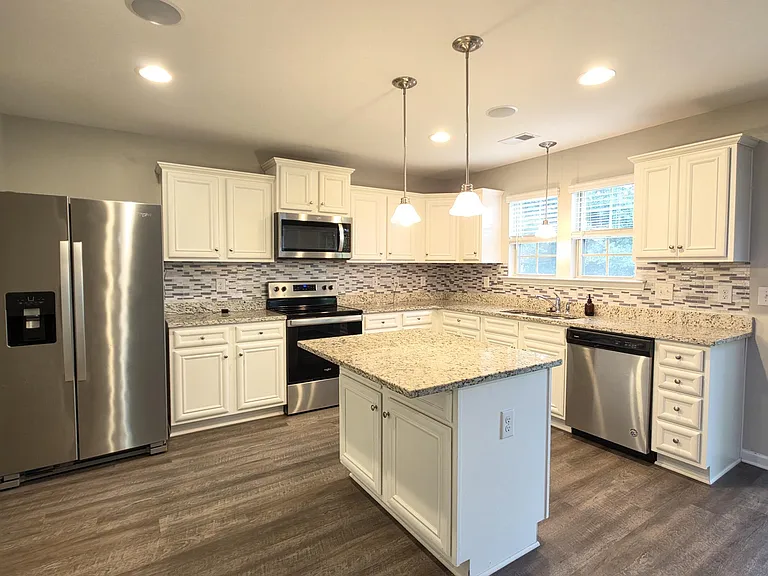 147 Niblick Dr — Photo 3