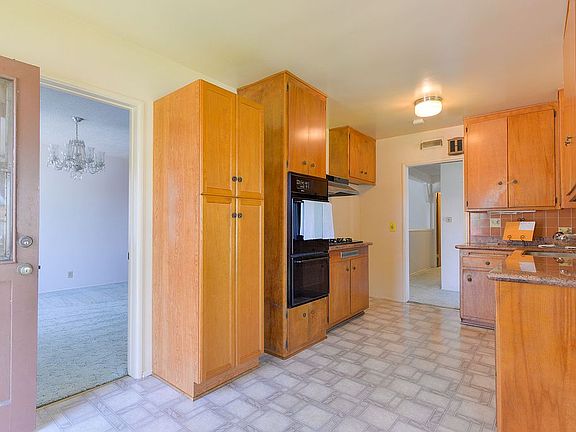 5th image of 202 S Grand Ave