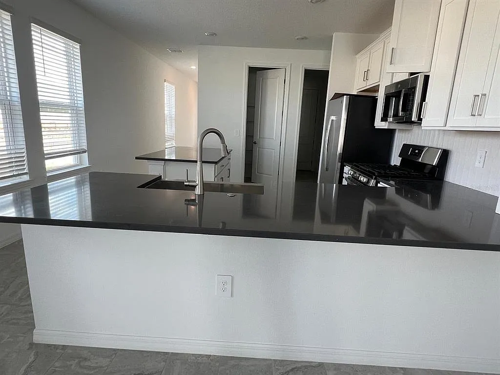 4 bed, 2.5 bath, 1790 sqft, $2,550 — Photo 3