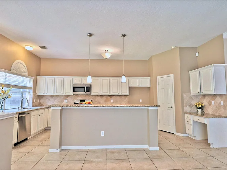 4530 Springfield Lakes St — Photo 11