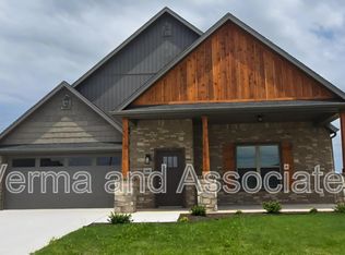 1000 Trestle Ln, Centerton, AR 72719
