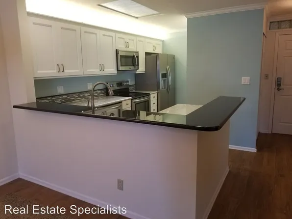 130 W Wisconsin Ave, Pewaukee, WI 53072