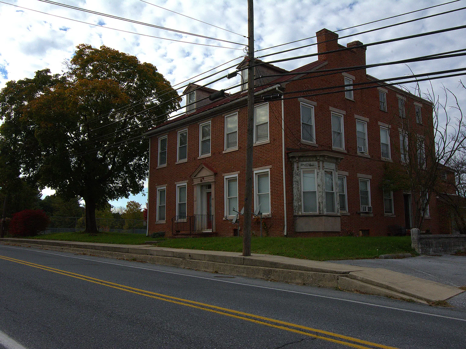 405 Jonestown Rd — Photo 1