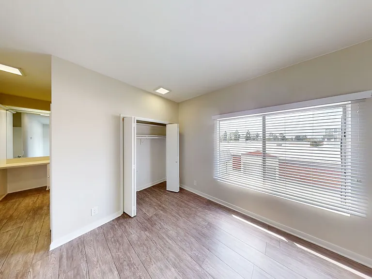 Windsor Place Apartments — Photo 22