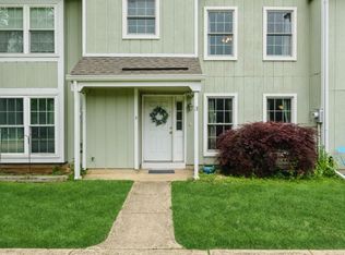 3 Pond View Dr, Plainsboro, NJ 08536
