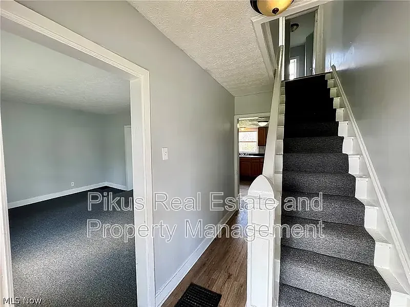 2 bed, 1.0 bath, 850 sqft, $950 — Photo 2