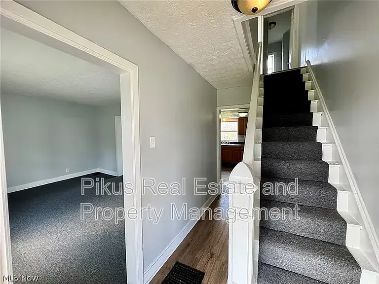 1217 Shriver Ave NE — Photo 2
