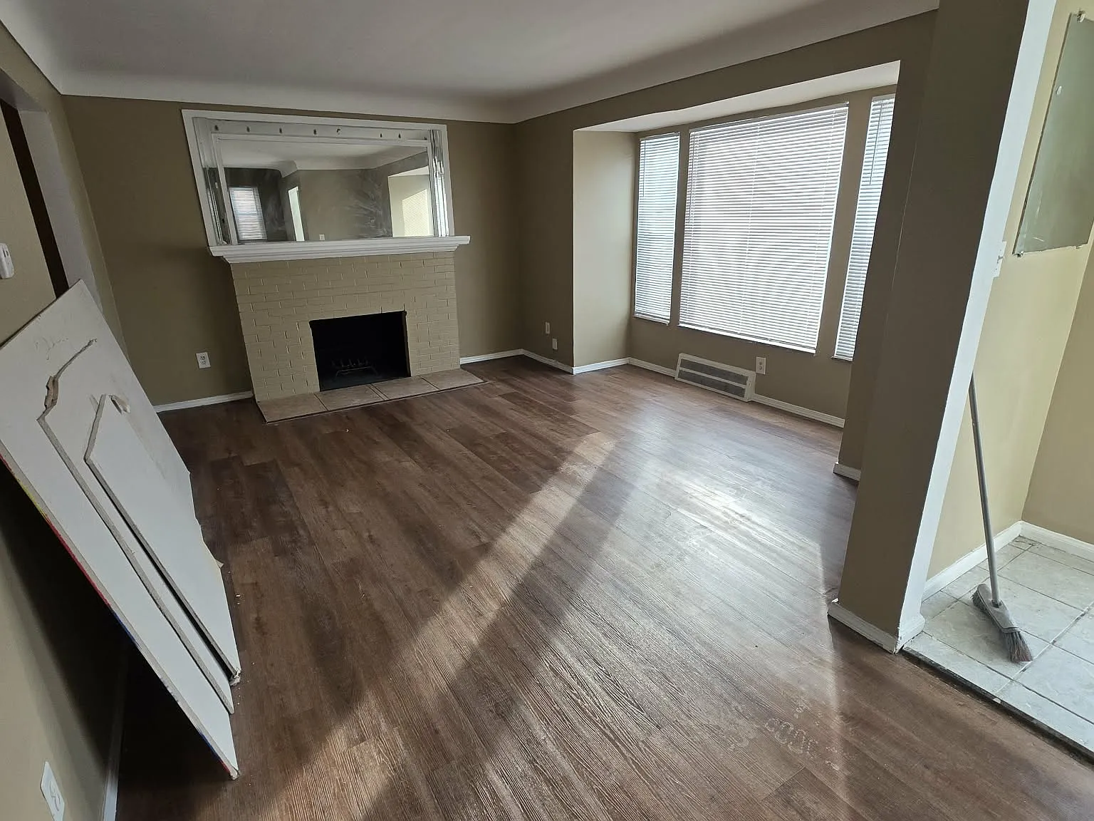 3 bed, 1.5 bath, 1213 sqft, $1,350 — Photo 3