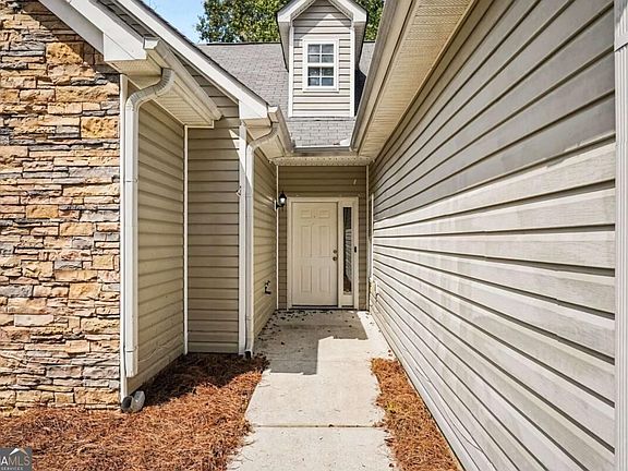 4th image of 311 Sweetbriar Ln