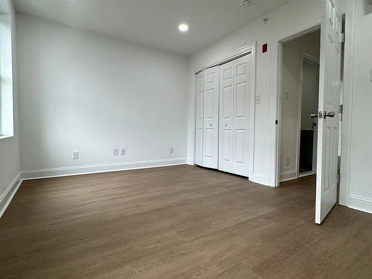 1209 N Franklin St — Photo 14