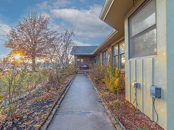 5th image of 2826 E Vine Ave