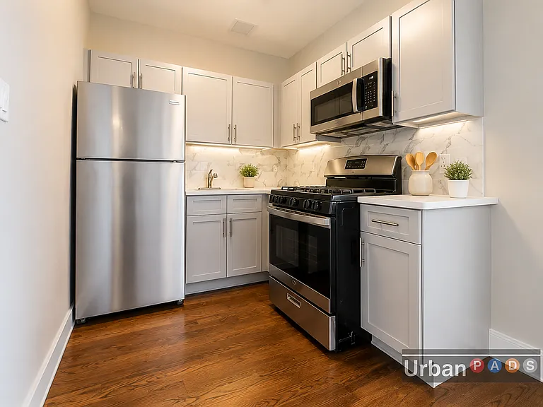 381 De Witt Ave #405 — Photo 2