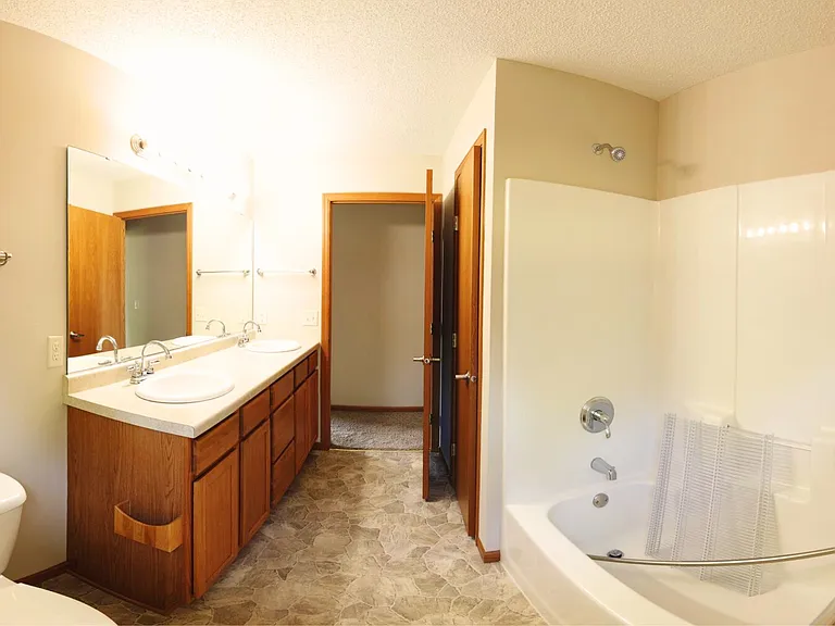 1582 Gunston Dr #B — Photo 2
