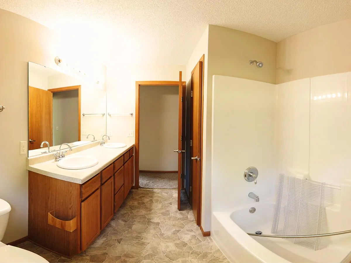 Building Photo - 1582 Gunston Dr #B
