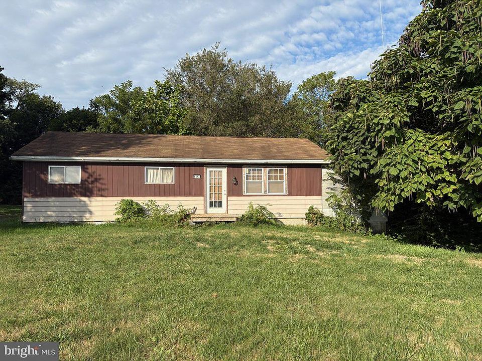 2nd image of 831 N 8th Ave