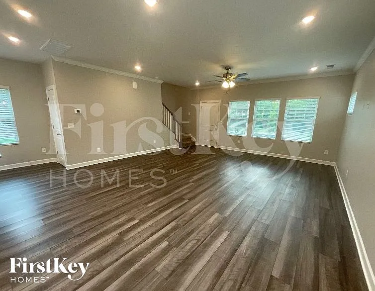 3 bed, 2.5 bath, 1970 sqft, $2,575 — Photo 3