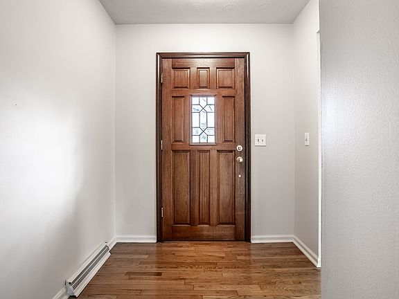 5th image of 1403 Miami Ct S