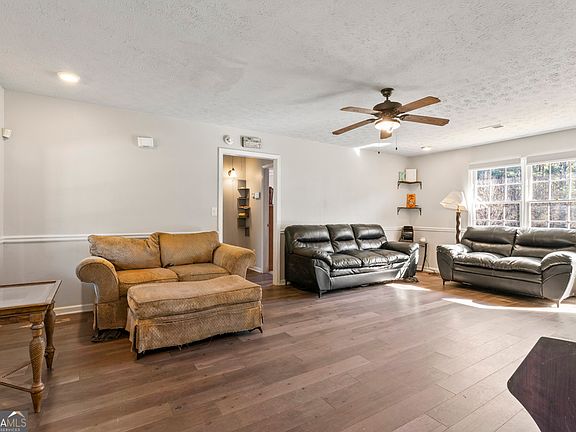 5th image of 215 Cowan Rd