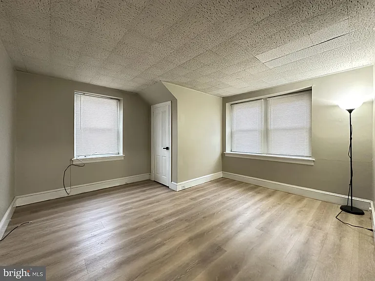 1109 W James St #2 — Photo 6