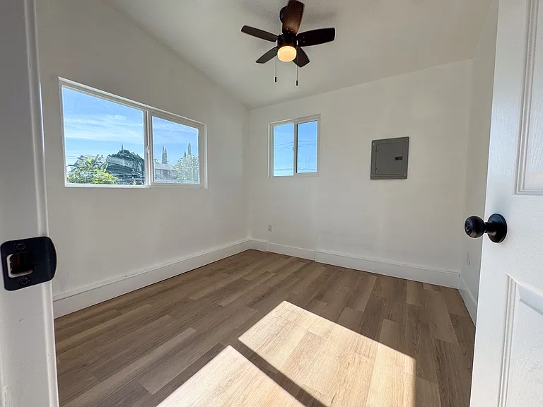 25 Pico Ave #B — Photo 3