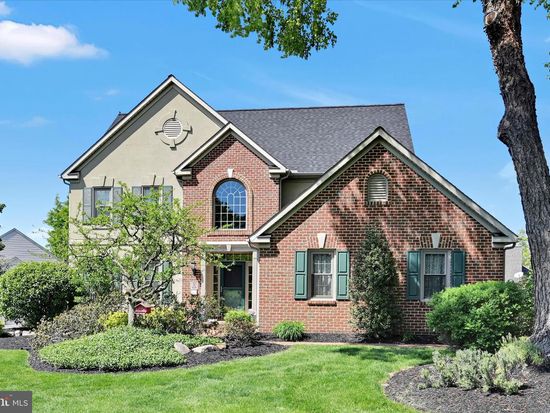 23 Greenbrier Ln, Willow Street, PA 17584