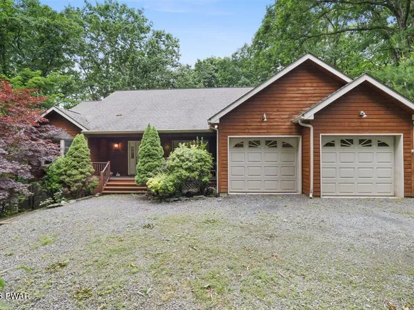 108 Canterbrook Dr, Lords Valley, PA 18428