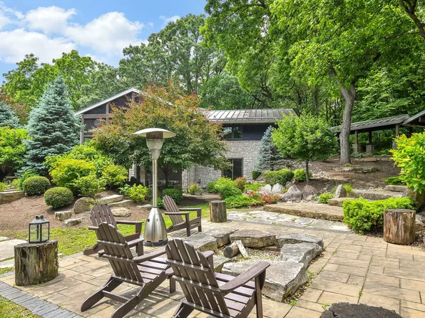 4N650 Pheasant Run Dr, St Charles, IL 60175