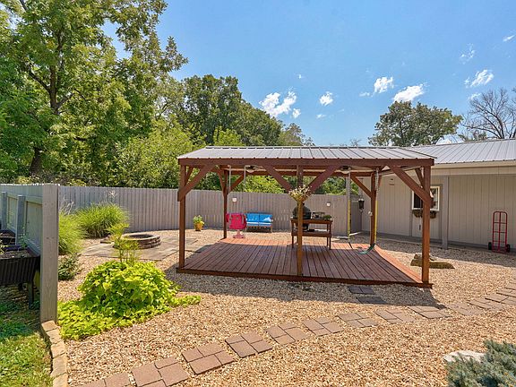 5th image of 1037 Pastoral Road