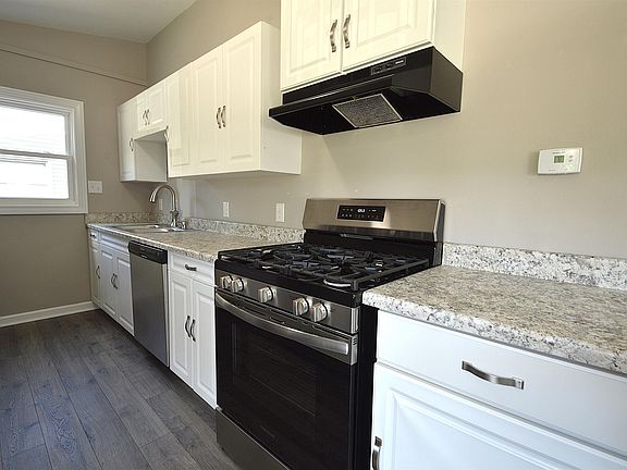 5th image of 606 Opal St