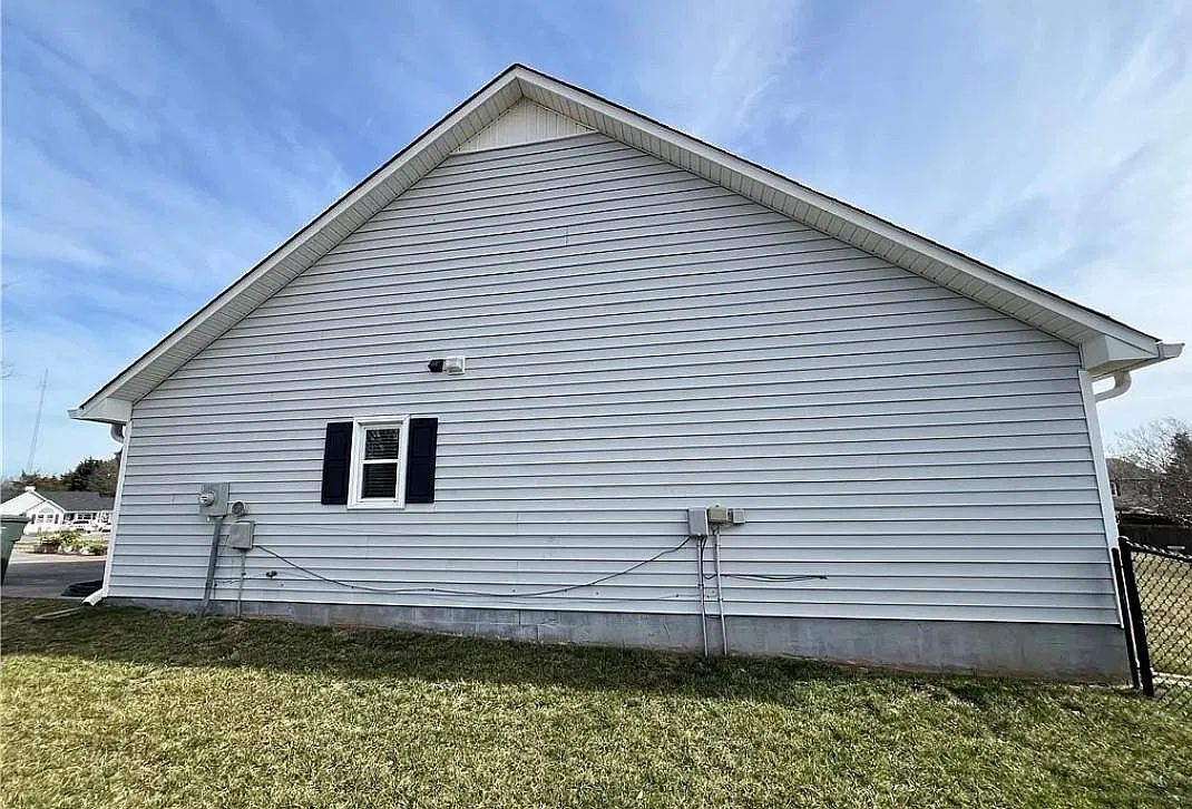 3 bed, $1,894 — Photo 3