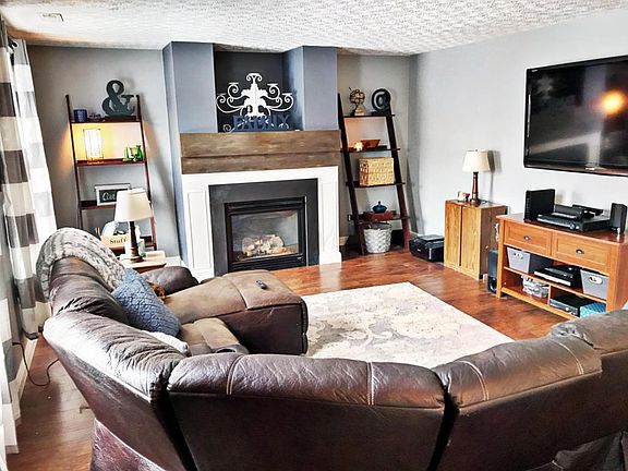 4th image of 1227 Cloverview St